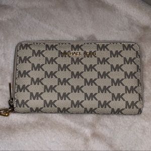 Michael Kors Smartphone Wallet